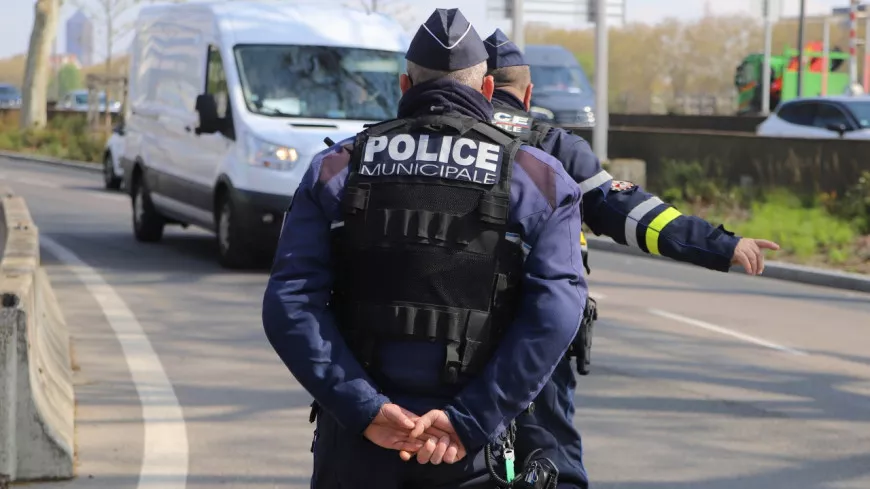Métropole de Lyon : un automobiliste en fuite blesse deux personnes dont un bébé