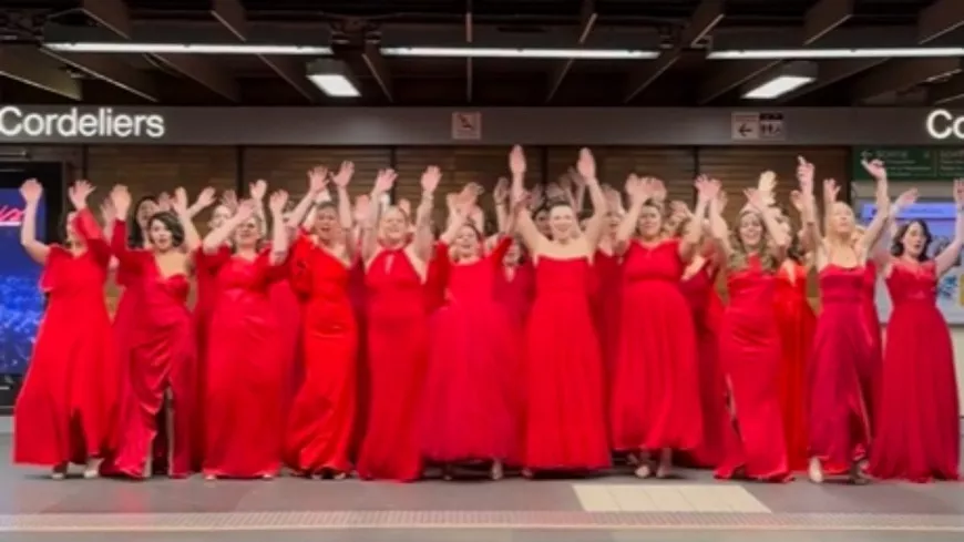 Lyon : la vidéo de ces femmes en robes rouges dans le métro fait le buzz