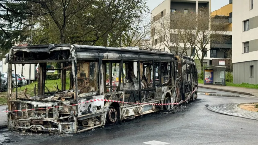 Près de Lyon : un bus incendié lors de violences urbaines
