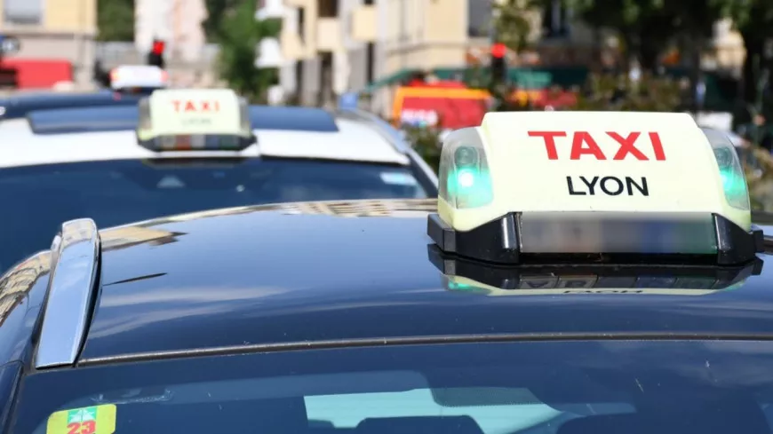 "Répondre aux besoins croissants" : bientôt 150 nouvelles licences de taxi attribuées par la Métropole de Lyon