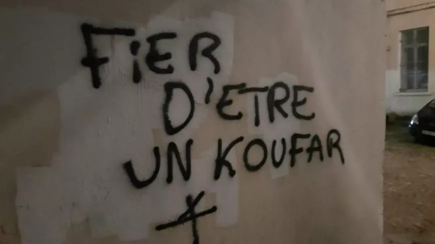 Lyon : un tag "Fier d’être un koufar" réalisé devant une mosquée, une manifestation prévue