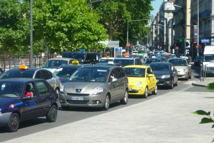 Opération escargot des taxis : on circule difficilement à Lyon mercredi 