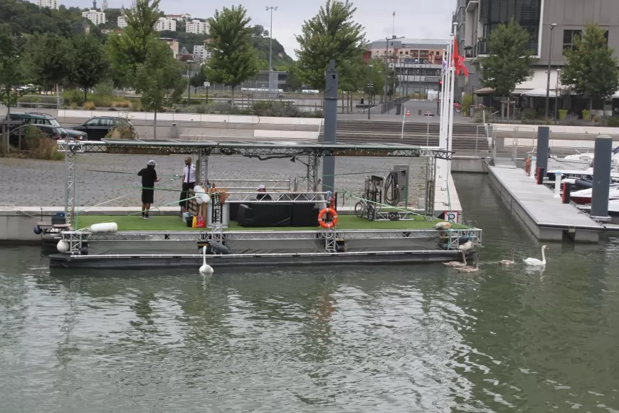 Un belge remonte le réseau fluvial français avec un bateau solaire et fait escale à Lyon