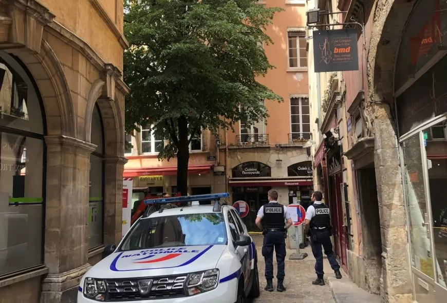 Coups de couteau dans le Vieux-Lyon : une expertise psychiatrique du suspect ordonnée