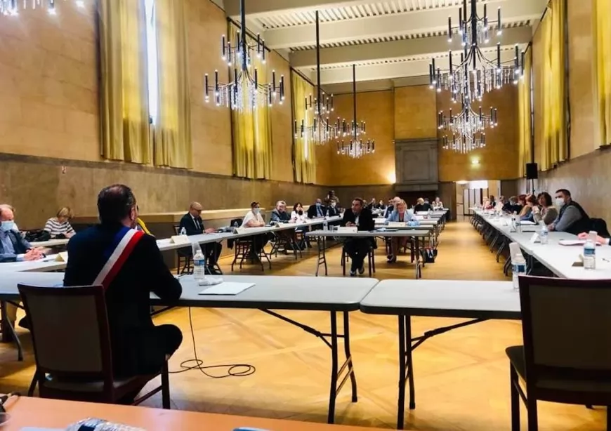 Rhône : des premiers maires réélus à Caluire, Villefranche, Décines…