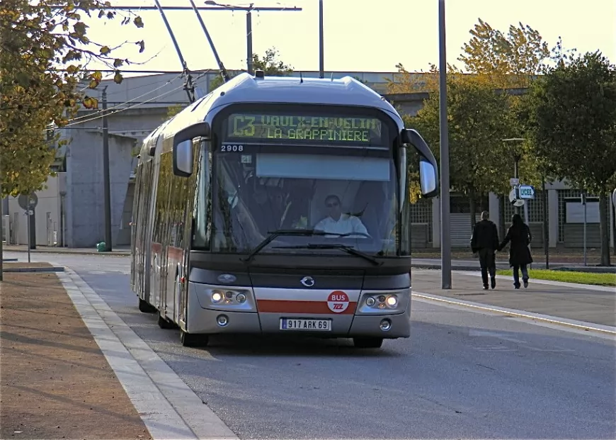 Deux bus des TCL caillassés dimanche soir à Vaulx-en-Velin