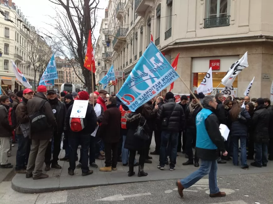 SFR : 150 personnes manifestent à Lyon contre le plan de départ