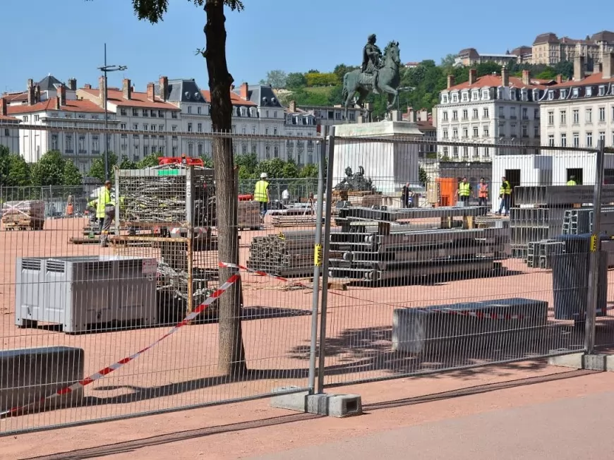 Lyon : la Fan Zone commence à prendre forme place Bellecour