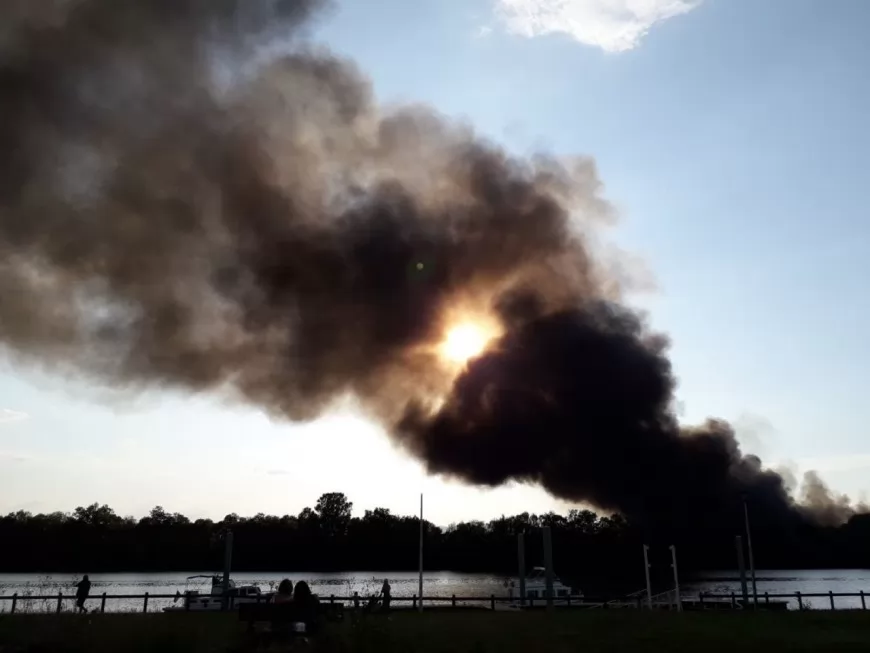 Violent incendie à Villefranche : 7 000 m2 partent en fumée