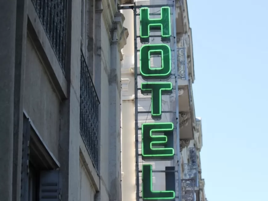 Vénissieux : Un couple se bat dans une chambre d’hôtel, l’homme placé en garde à vue