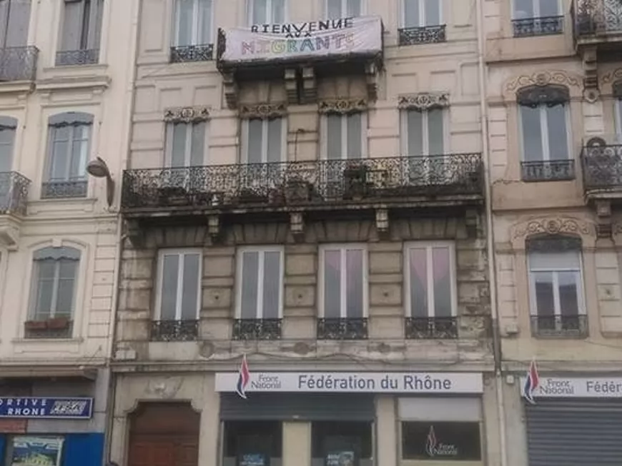 "Bienvenue aux migrants" : le trait d'humour des voisins du FN du Rhône