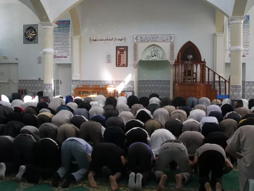 "Voler c'est pas bien" : la curieuse vendetta du vengeur masqué à la mosquée de Villeurbanne