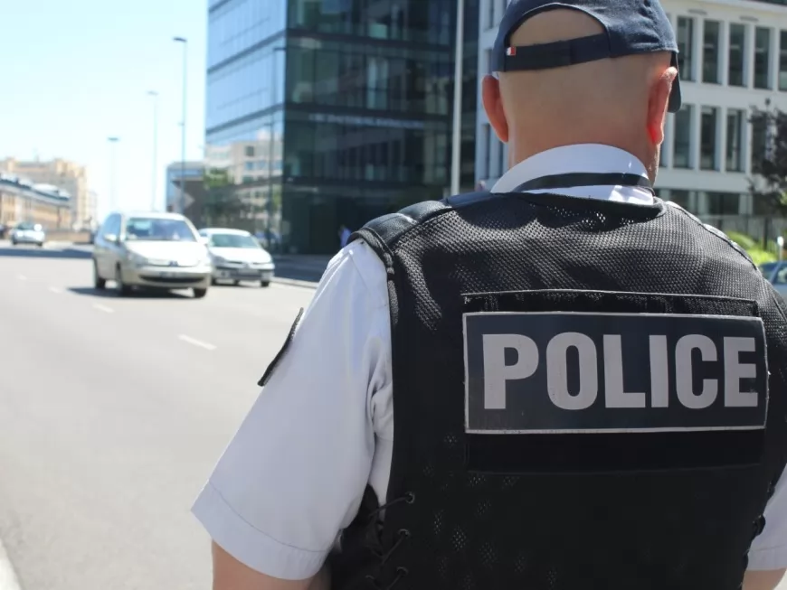 Vénissieux : ivre, il tente de percuter un policier à moto