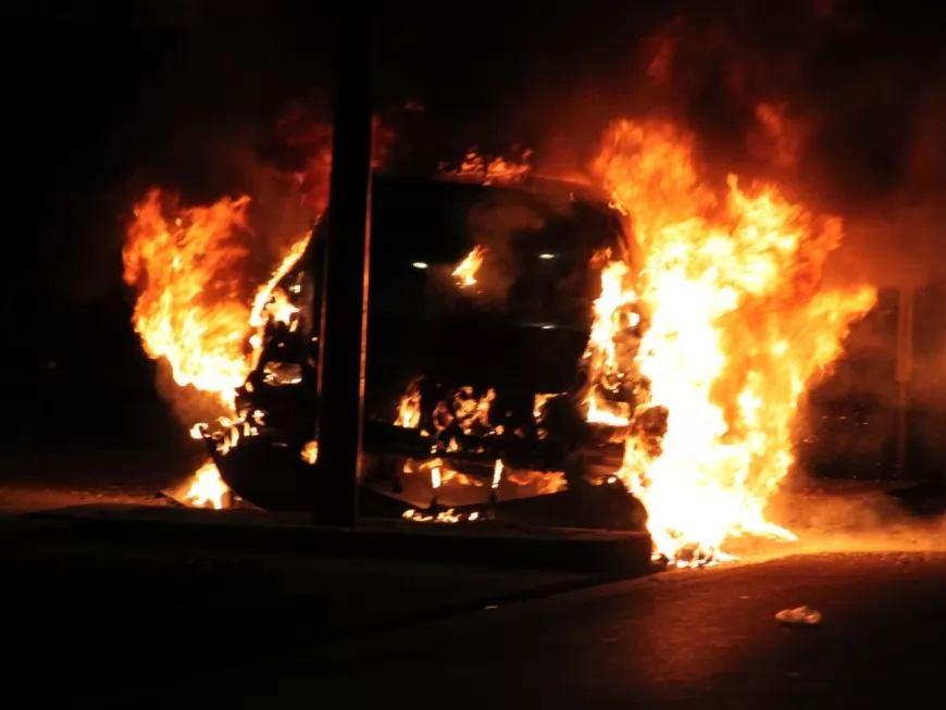 Rillieux : le contrôle de police dégénère, trois voitures incendiées