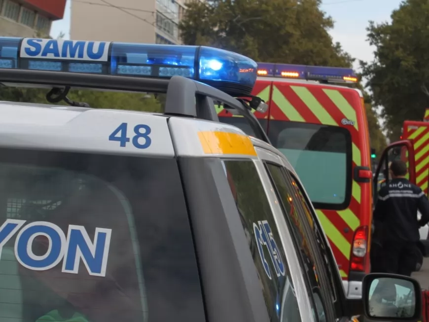 Lyon 9e : un ouvrier se retrouve bloqué sous un bloc de béton