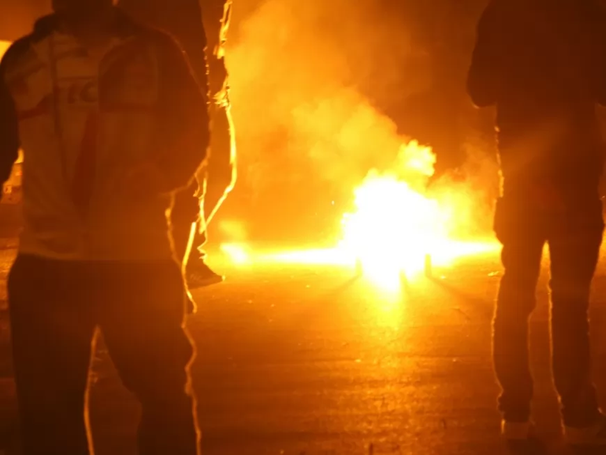 Nuit de violences urbaines à Vaulx-en-Velin : barricades enflammées, policiers caillassés