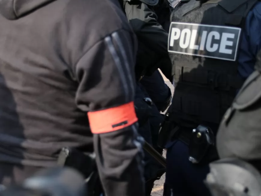 Vénissieux : la police fait feu sur un fourgon