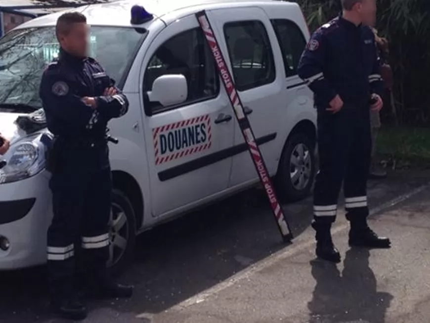 Les douaniers trouvent 25 000 euros en liquide dans une voiture près de Lyon