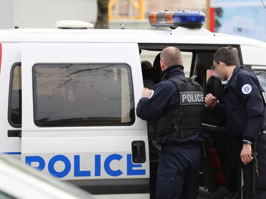 Lyon : il gifle, crache et tente de mordre un policier