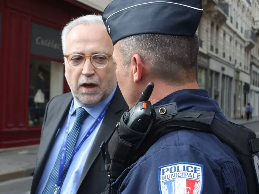 Lyon : un hommage au couple de policiers à 11h à l'Hôtel de Ville