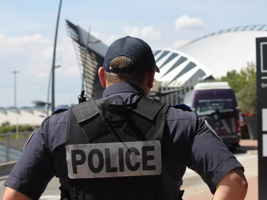 Sans permis et en état d'ivresse, il force un barrage policier à l'aéroport de Lyon