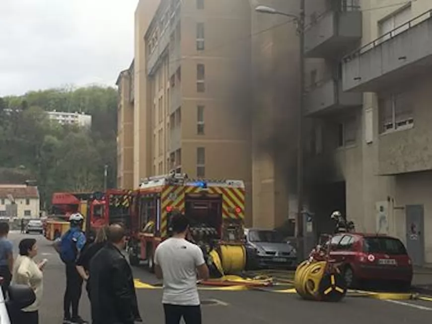 Lyon : le garage d'un immeuble en feu dans le 9e arrondissement