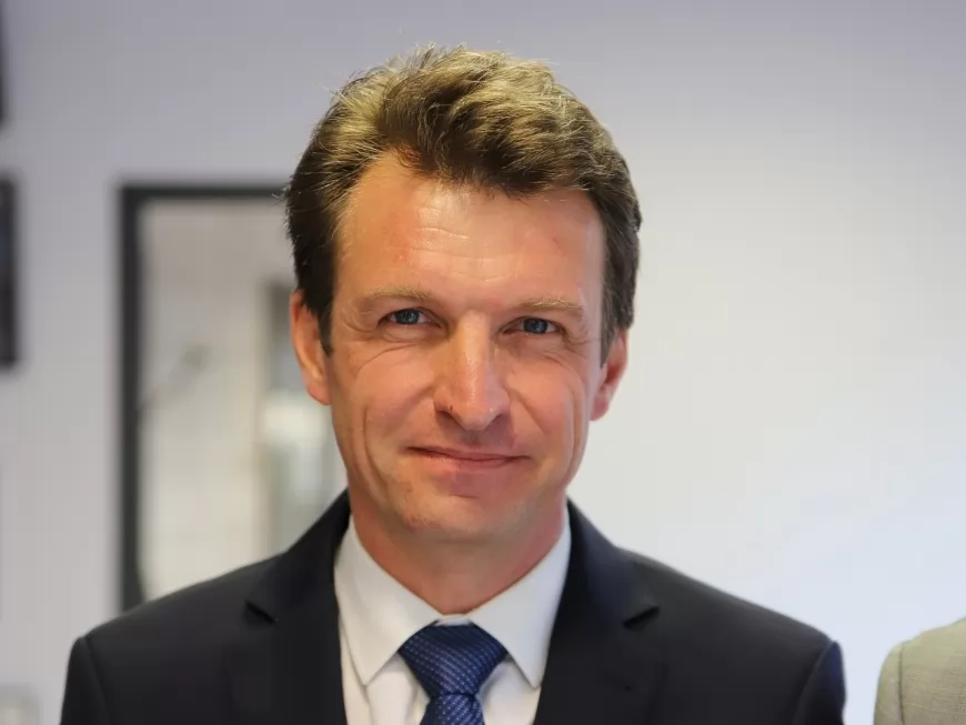 Stéphane Guilland (LR) demande aux élus de la majorité de ne pas voter pour Gérard Collomb