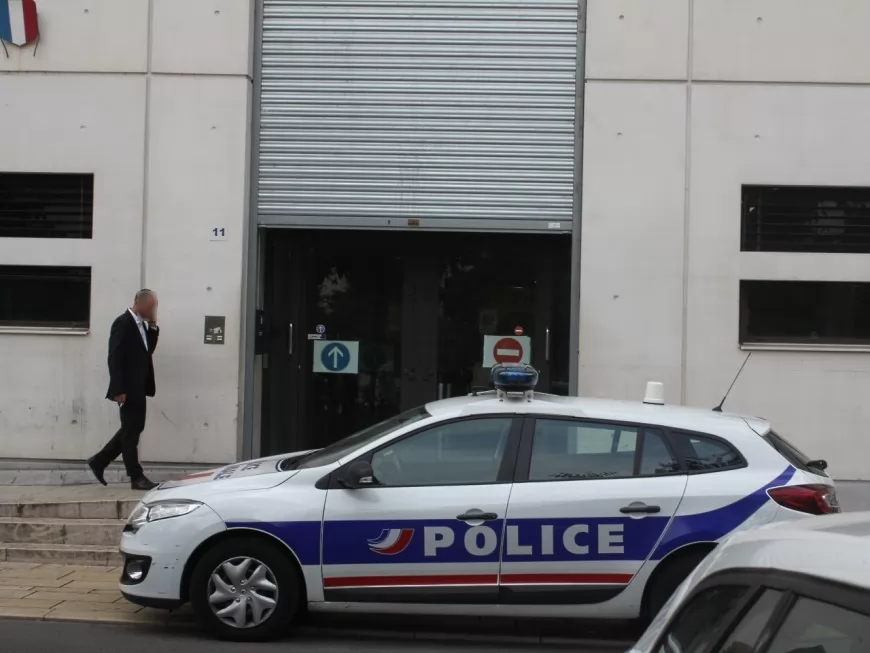 Lyon : il dégrade un véhicule de police avant de se rendre et d’offrir de faux billets