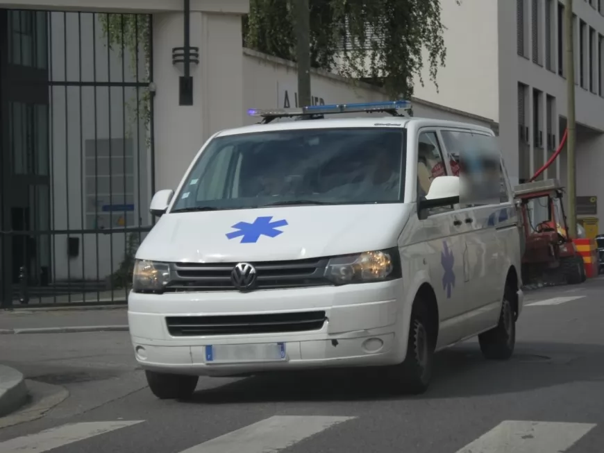 Les ambulanciers dans les rues de Lyon ce lundi