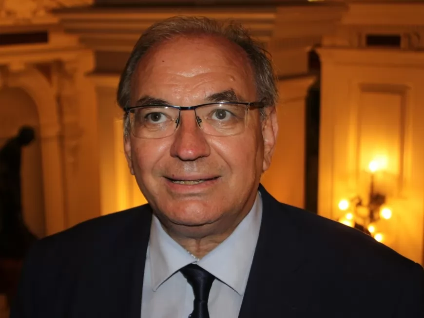 Le député du Rhône Bernard Perrut s’engage "contre l’abandon des animaux"