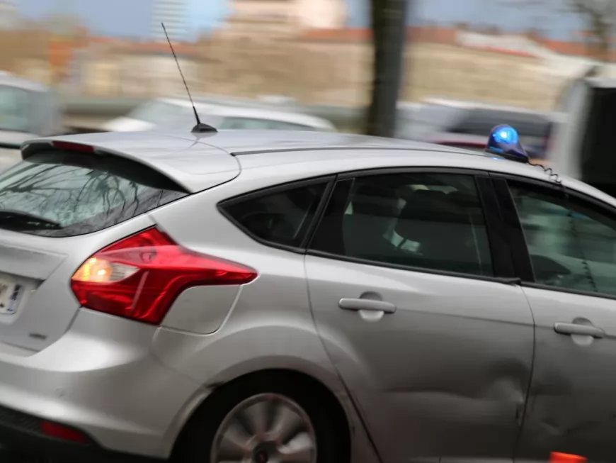 Lyon : un quadragénaire brise la vitre d'un véhicule de police