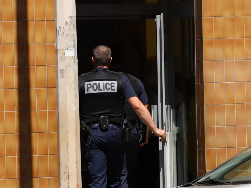 Lyon : ivre et confiné, il frappe sa fille puis les policiers