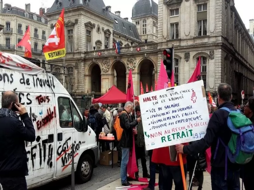 La manifestation contre le 49-3 continue à Lyon