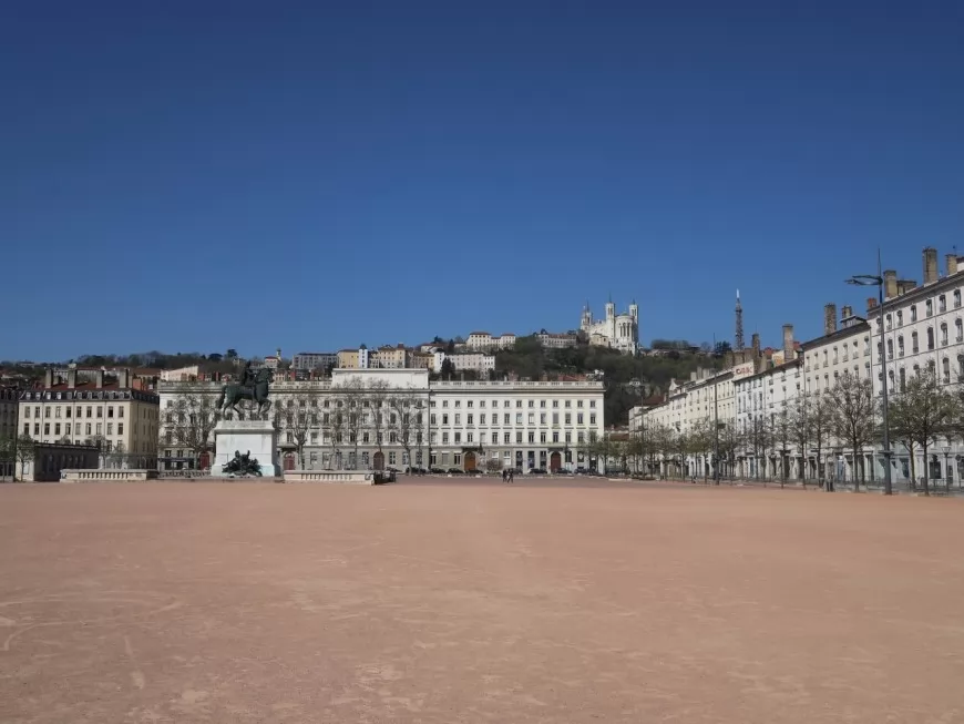 "Bellecourt" : quand les maires d'arrondissement de Lyon se corrigent sur l'orthographe de la célèbre place