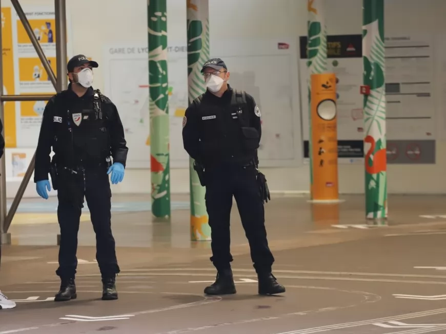 Lyon : un cluster de Covid-19 dans les locaux de la police