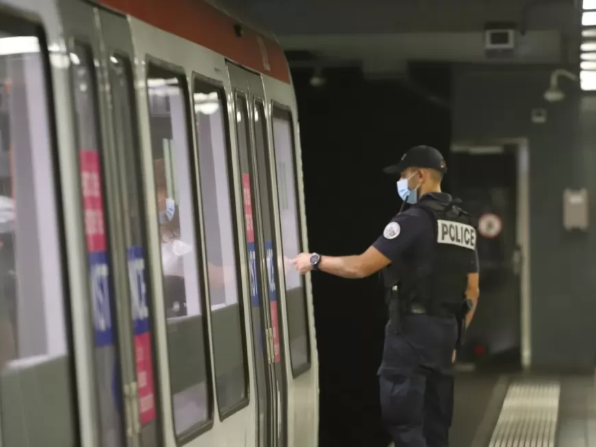 Lyon : un usager du métro surexcité s’attaque à des agents TCL la nuit de Noël