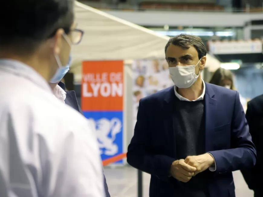 Lyon : Grégory Doucet fustige le dépistage massif de Laurent Wauquiez mais fait quand même la promotion du test avant Noël