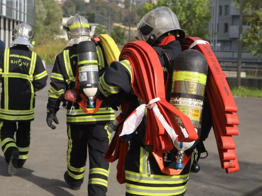 Lyon&nbsp;: des pompiers encore agress&eacute;s ce lundi matin devant l'H&ocirc;tel de Ville