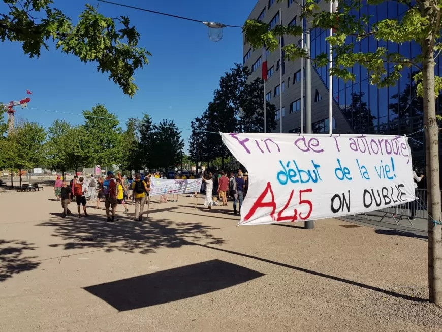 Partis de St Etienne, les opposants &agrave; l&rsquo;A45 ont rejoint Lyon