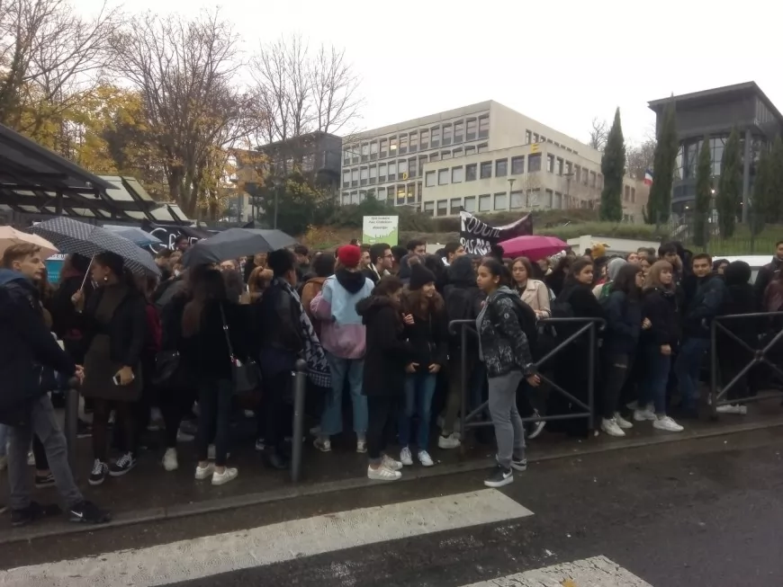 Plusieurs lycées du Rhône bloqués  vendredi matin