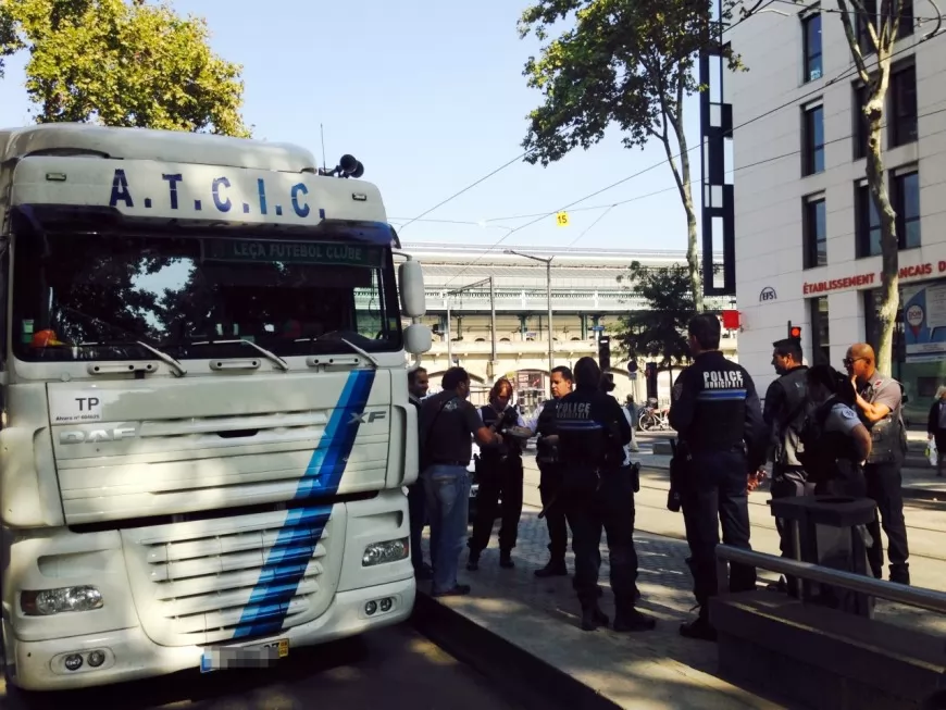 Lyon Perrache : un camion portugais s’engouffre dans un tunnel réservé aux trams !