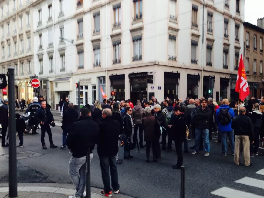 Après la liquidation de leur entreprise, les salariés de Cenntro Motors manifestent à Lyon