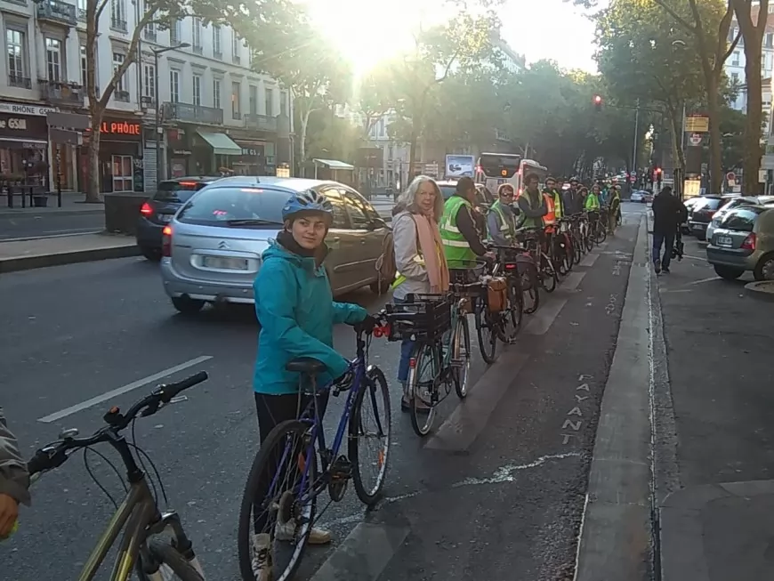 Lyon : une chaîne humaine sur le Cours Vitton pour "protéger les aménagements cyclables"