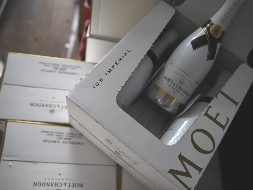 Lyon : éméchés, ils dérobent 28 cartons de champagne