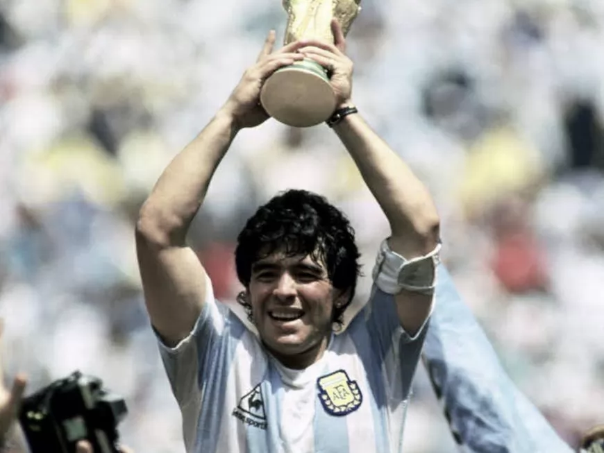 Les hommages &agrave; Lyon apr&egrave;s la mort de Diego Maradona
