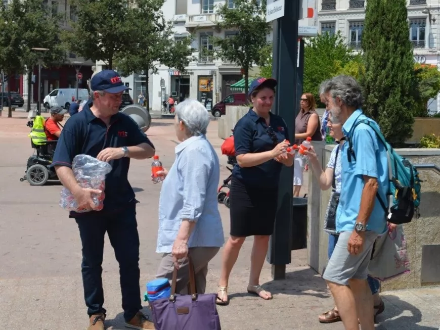 Canicule : des bouteilles d’eau offertes aux Lyonnais !