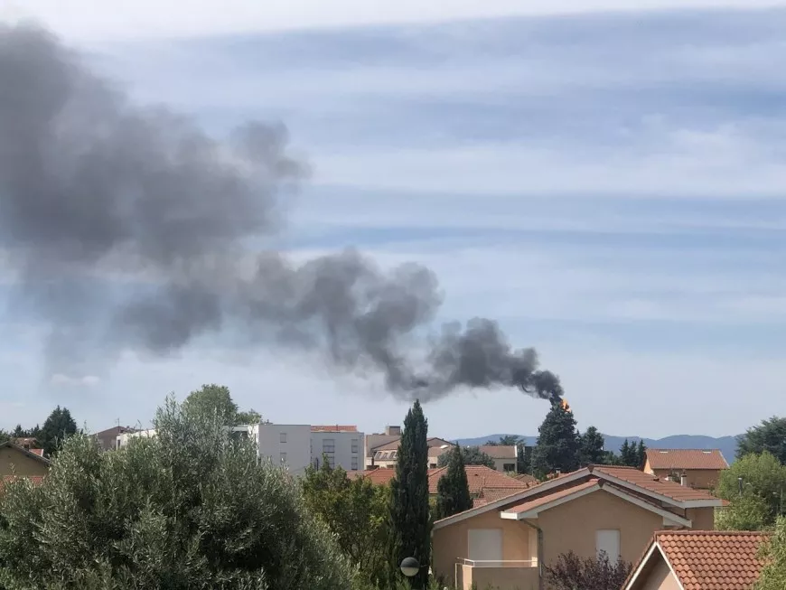 Feyzin : un grand panache de fumée était visible à la raffinerie suite à un incident