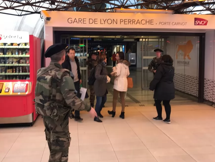 Lyon : une partie de la gare de Perrache bouclée par les militaires à cause d'un colis suspect