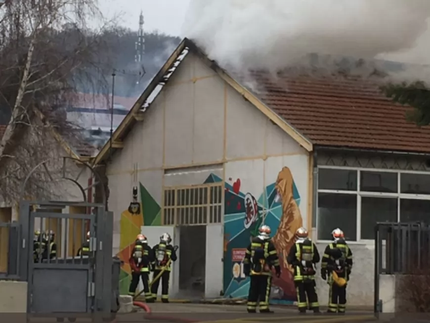 Violent incendie dans une école de Givors ce lundi matin