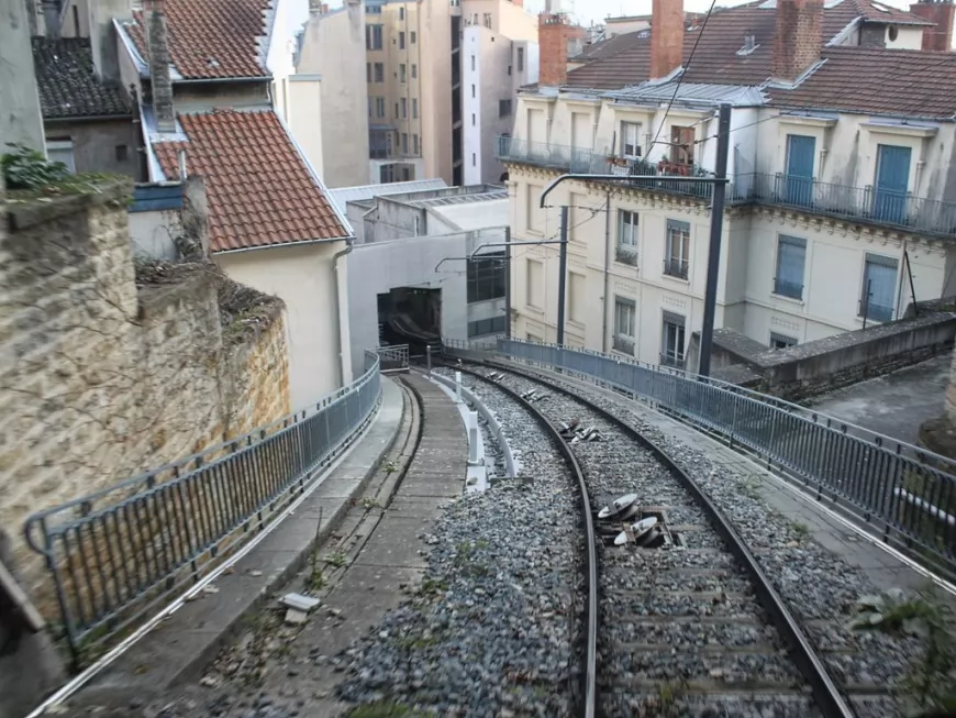 Lyon : la circulation du funiculaire Saint-Just arrêtée à cause de tags